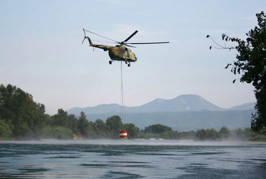 Helikopter OS BiH i dalje gasi požare u Čapljini