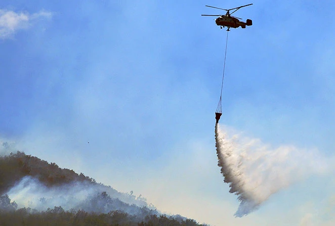 Jablanica: Uspostavljena čvrsta protupožarna linija; u 15 sati stiže turski helikopter