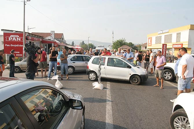 U RS poljoprivrednici blokirali granične prijelaze od 15-30 minuta