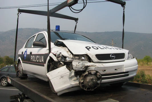 Prometna nezgoda u Potocima, lakše su ozlijeđena dva djelatnika policije
