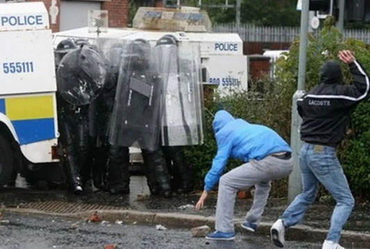 U sukobima u Belfastu ranjeno 47 policajaca