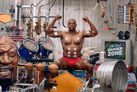 Terry Crews u Old Spice reklami svira - mišićima!