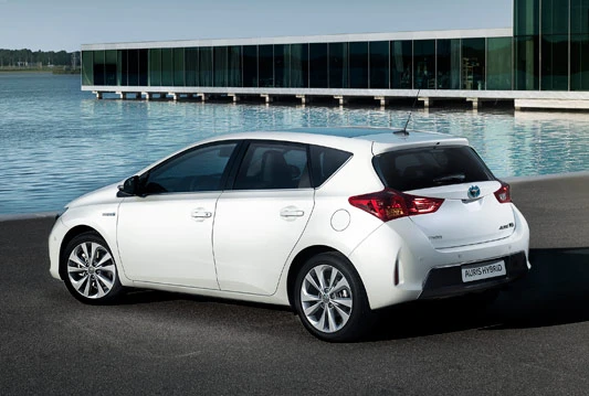 Toyota u Parizu predstavlja novi Auris i Auris Hybrid