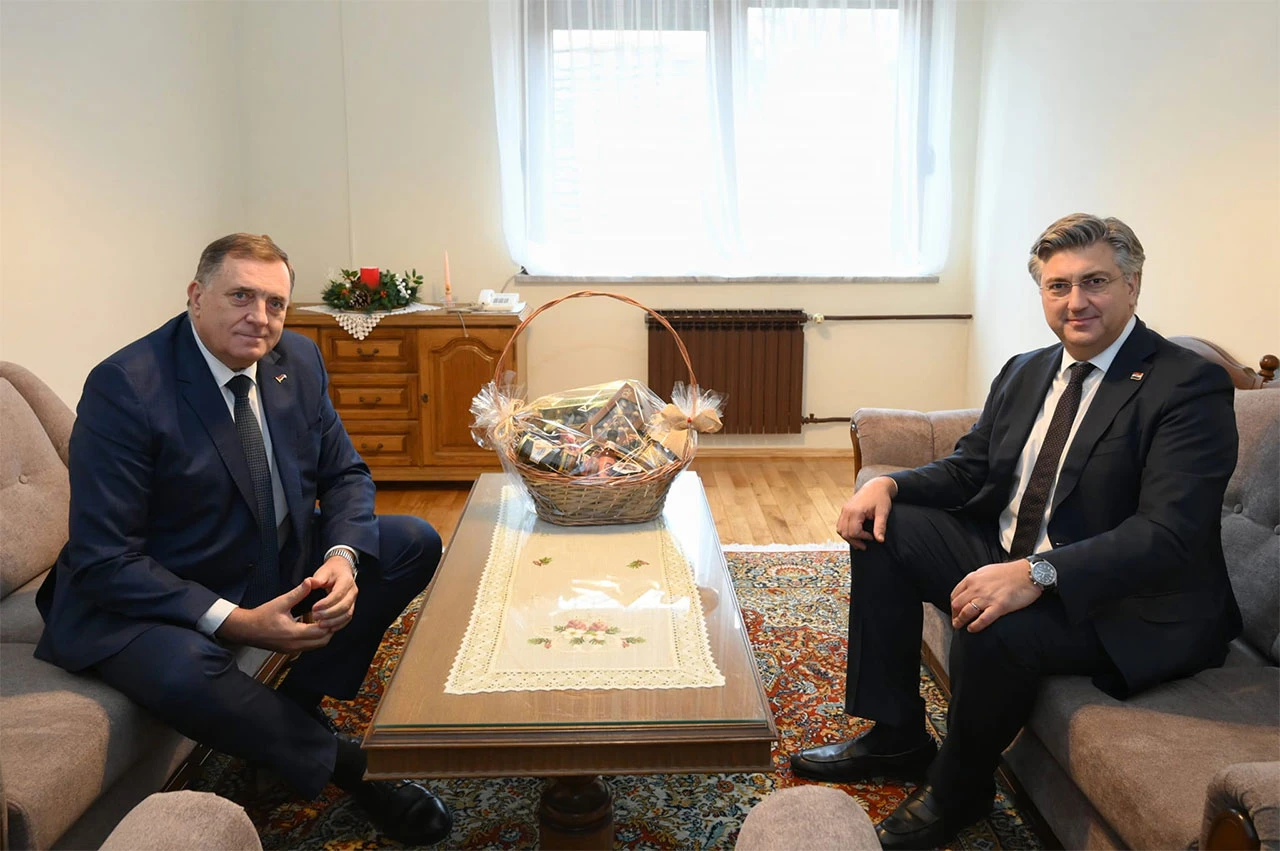 Milanović objavio fotografiju sa Dodikom, pa napisao: ''Dragane, šta kaže šef, smiješ li komentirati?''