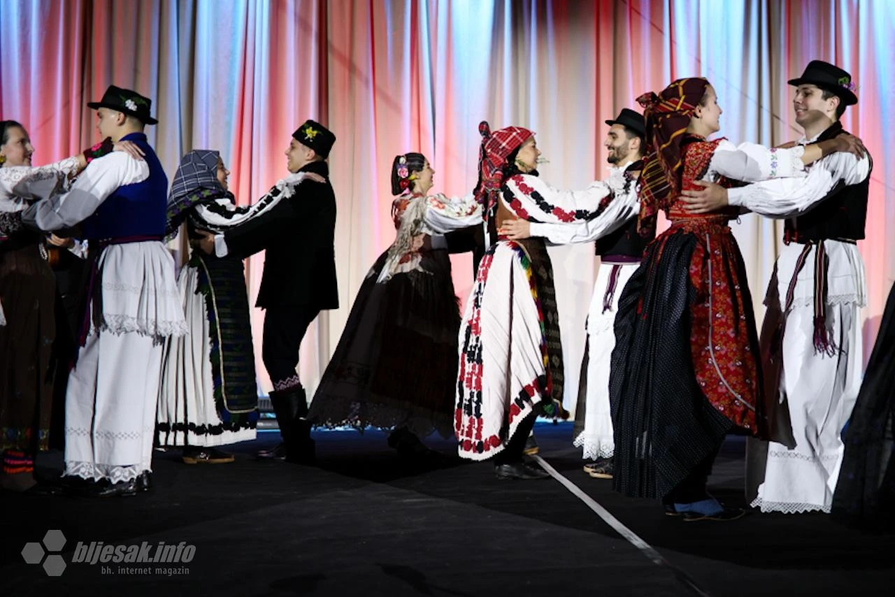 FOTO GALERIJA | Koncert Blago naše - 'ponosni na tradiciju koja se prenosi s koljena na koljeno'