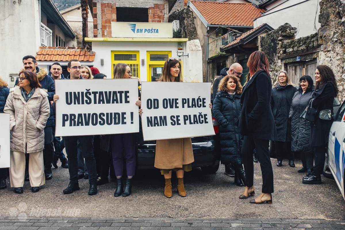 ''Od ove plaće nam se plače'' - štrajk sindikata državnih službenika i namještenika pravosuđa
