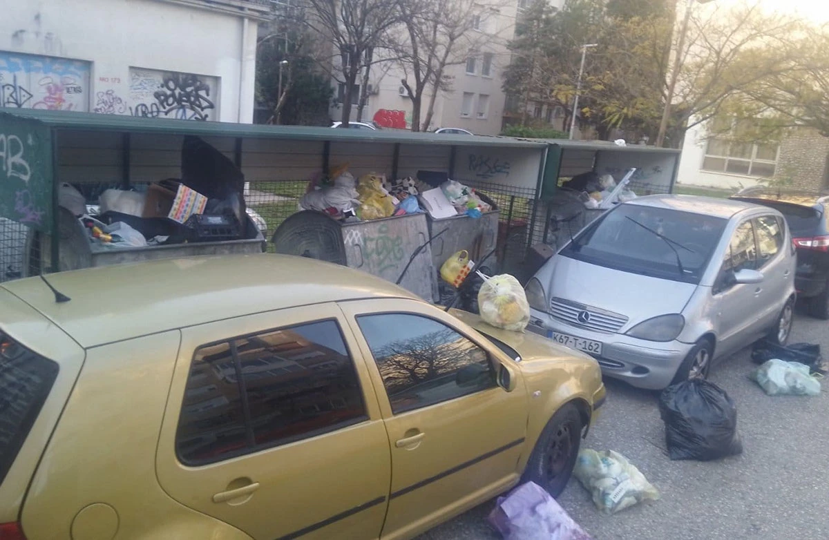 Mostar: Zbog nesavjesnih vozača Komunalno ne može odvesti smeće, blokirali pristup kontejnerima