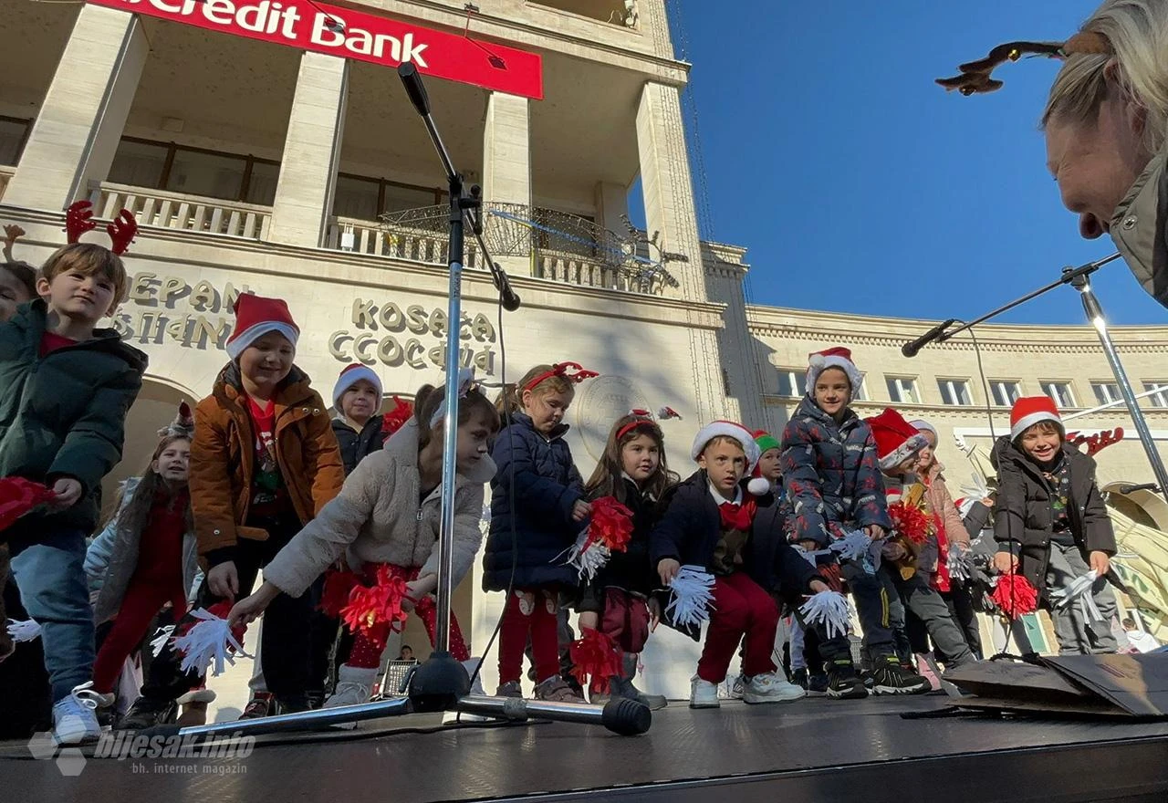 FOTO/VIDEO | Dječji osmijesi obasjali Advent u Mostaru