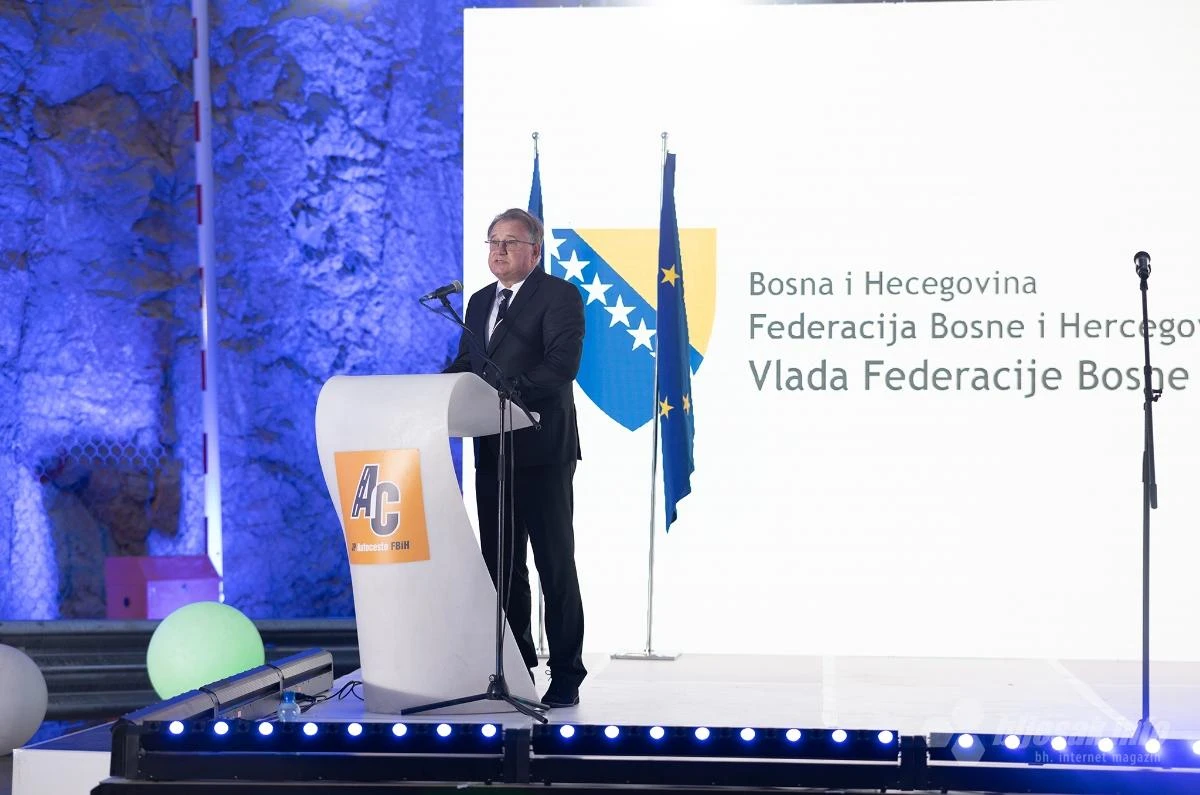 Sve zbog plinovoda: Murphy zaprijetio smjenom Nerminu Nikšiću?