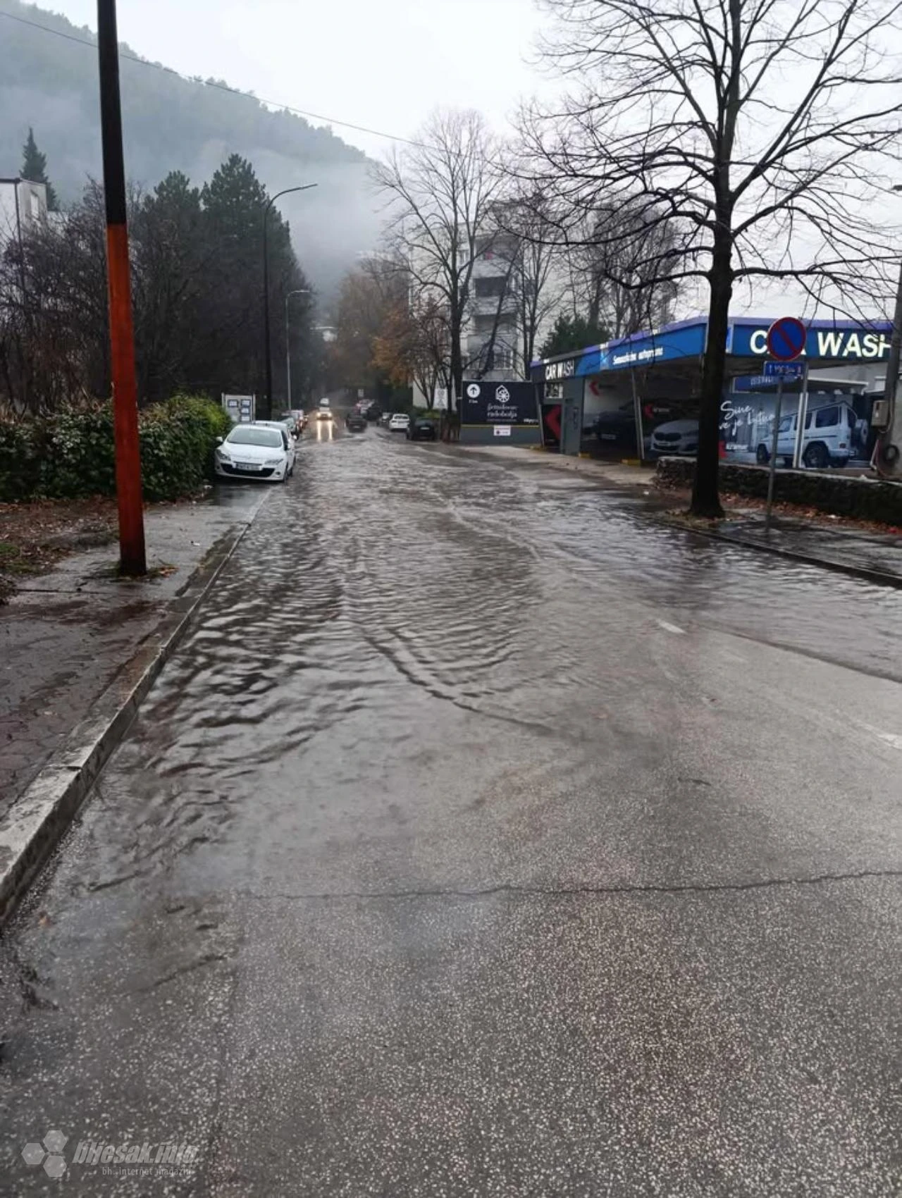 VIDEO | Mostar: Ulaz u Ilićku ulicu pod vodom