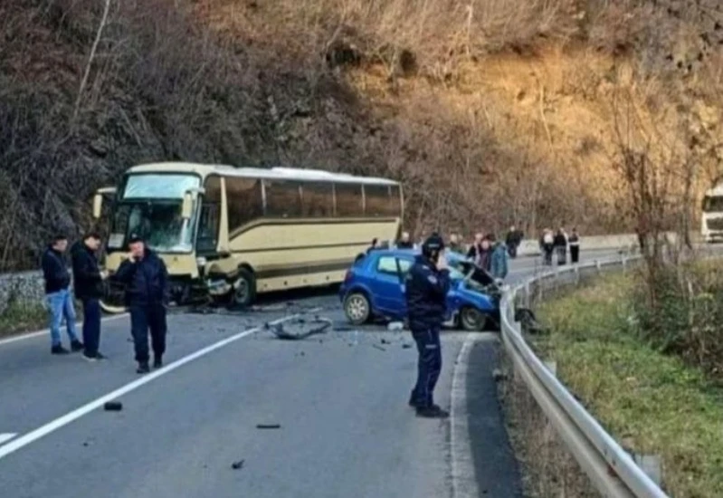 Sudar autobusa koji je prevozio djecu i automobila: Ima ozlijeđenih