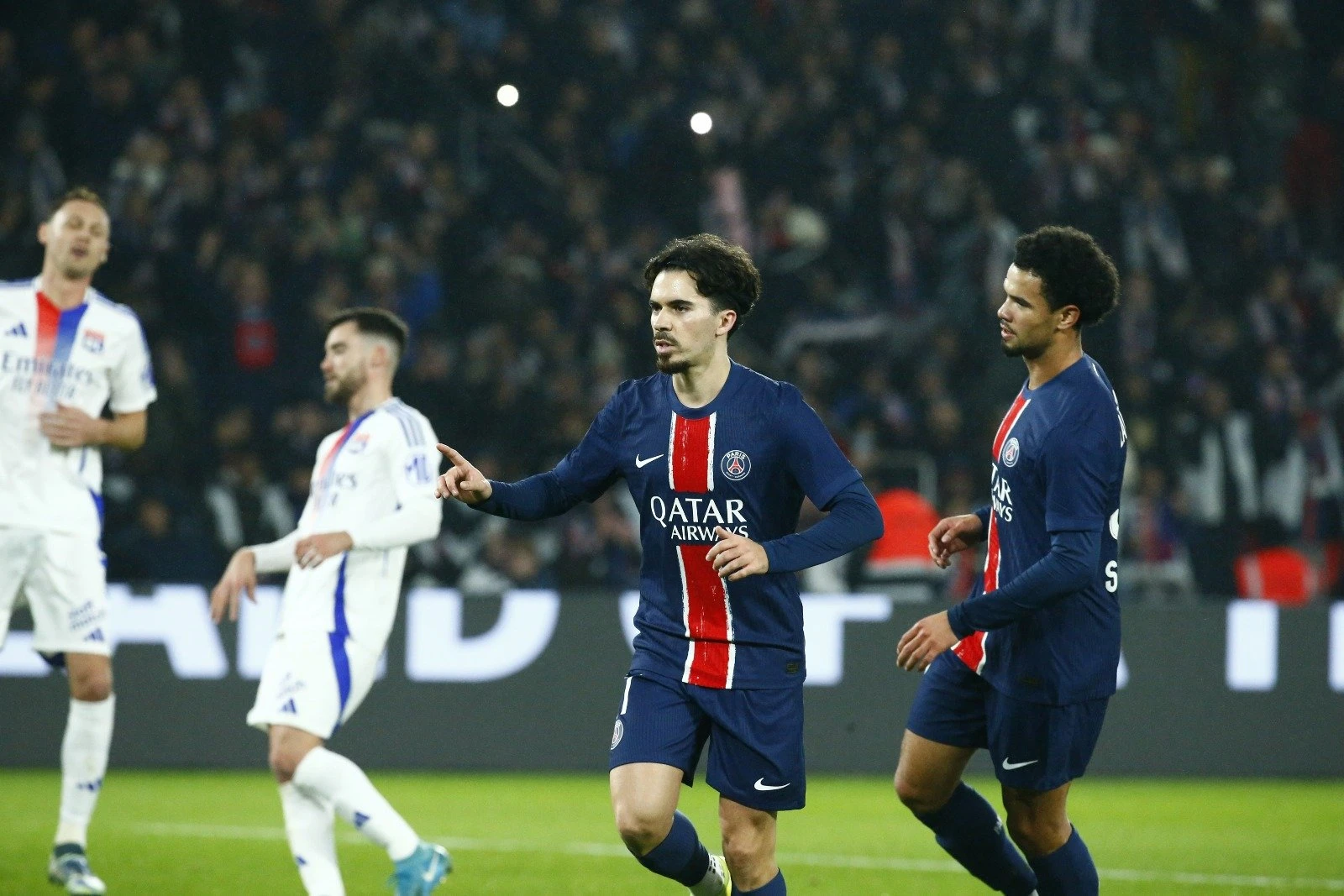 VIDEO I PSG bolji od Lyona, susret prekidan zbog homofobnih ispada