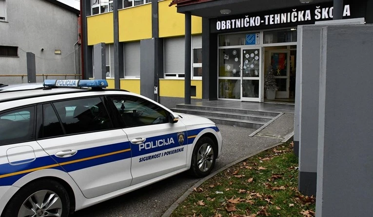 Učenik bacio suzavac u WC škole 