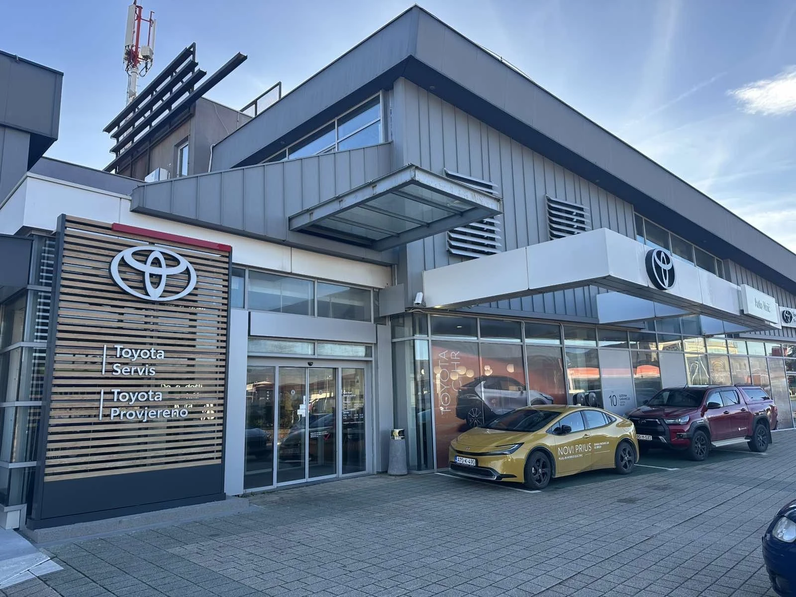Posebne ponude u obnovljenom salonu Toyote u Auto Nuiću