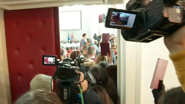 Srpsku ministricu u Nišu studenti potjerali iz gradske skupštine: "Sram vas bilo"