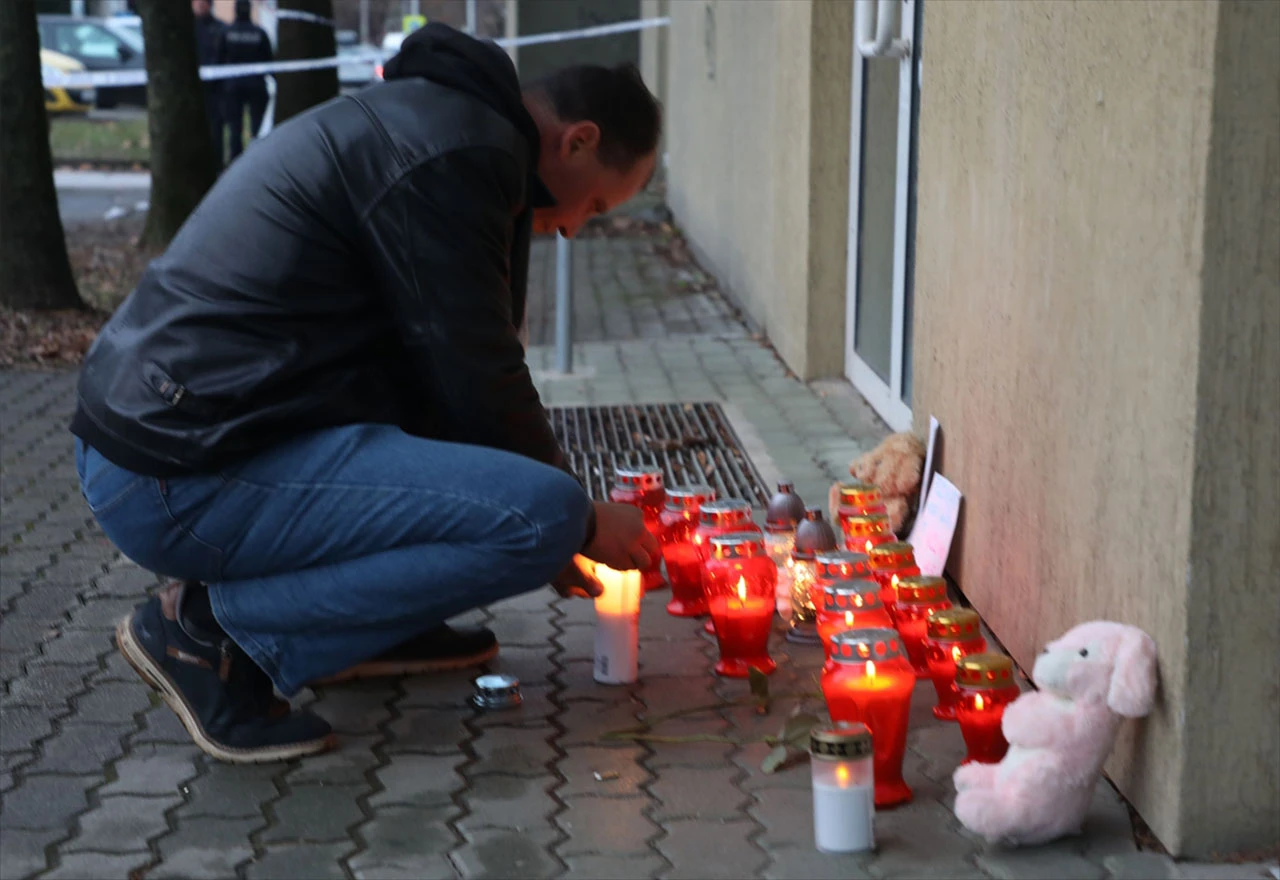 Roditelji djece ubijene u beogradskoj školi odali počast žrtvama u Zagrebu