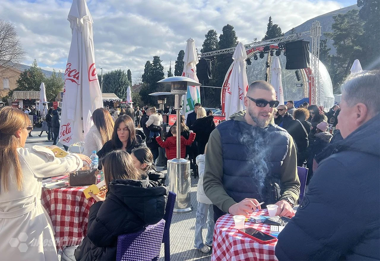 Sunčanje na mostarskom Adventu