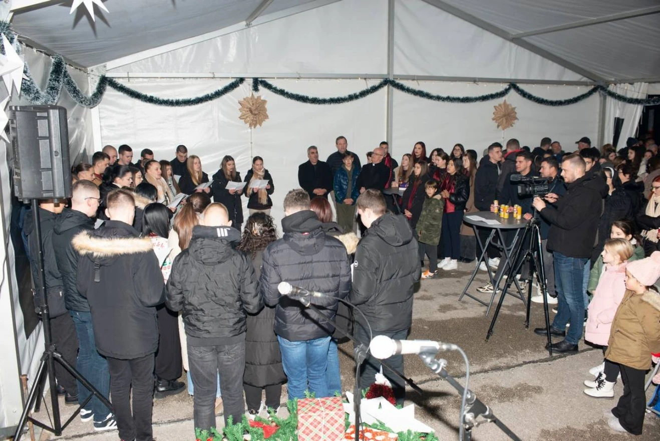 "Advent u Bijelom Polju 2024.": Pjevao se bećarac i neizostavne pučke pjesme