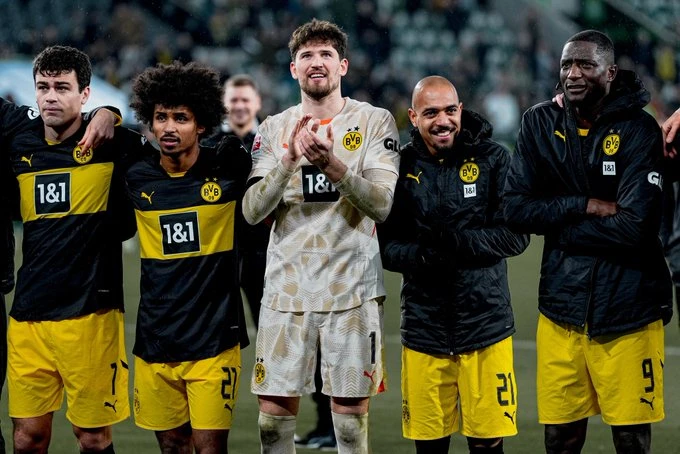 Slavlje dortmundske Borussije u Wolfsburgu, prva pobjeda Bochuma