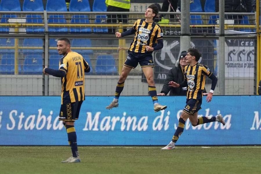 VIDEO I Mussolinijev praunuk postigao gol, navijači slavili "rimskim" pozdravom