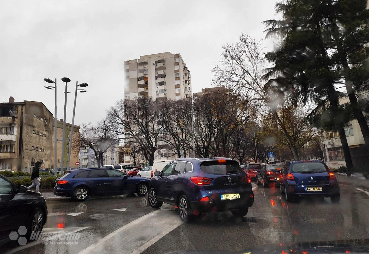 FOTO | Mostar: Potpuni kolaps u prometu