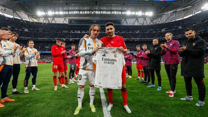 Stadion Santiago Bernabeu ustao i ispratio legendu u igračku mirovinu