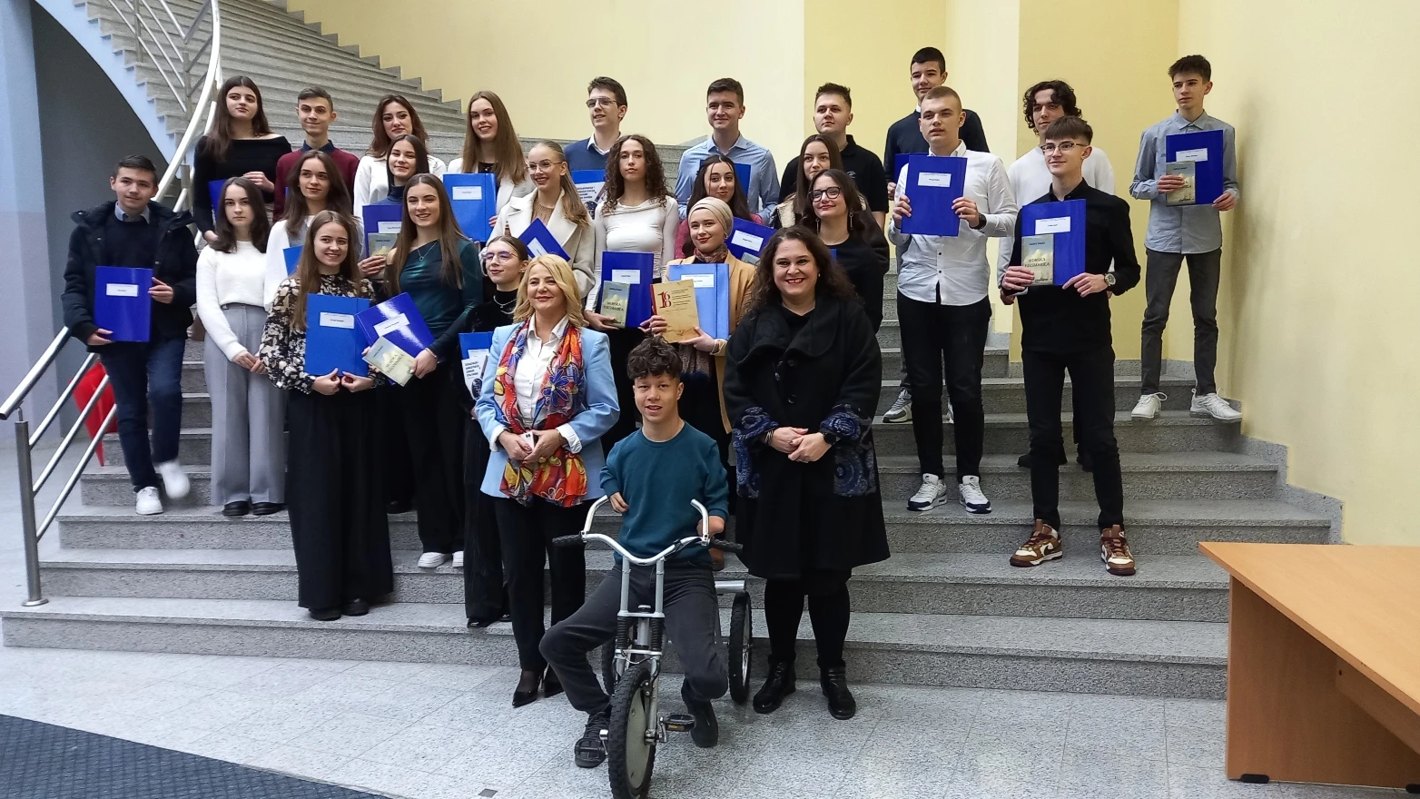 FOTO Priznanja najboljim učenicima u FBiH: 47 mladih primilo nagrade za izvrsnost