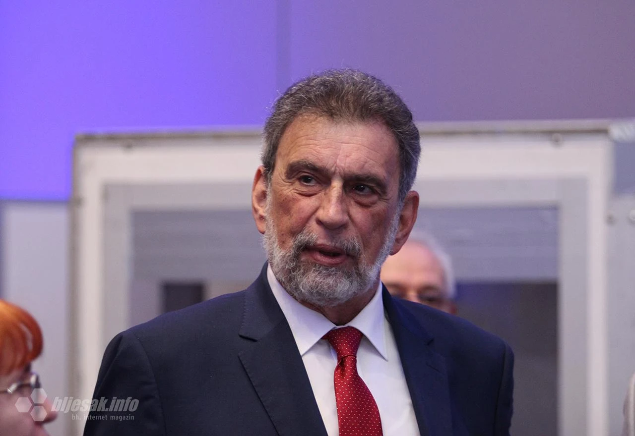 Fuchs: Uvodimo zaključavanje škola, zaposlit ćemo i dodatno osoblje