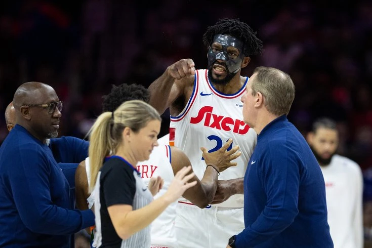 VIDEO I Embiid nakon isključenja krenuo na sutkinju, Drummonda izbacili pa vratili
