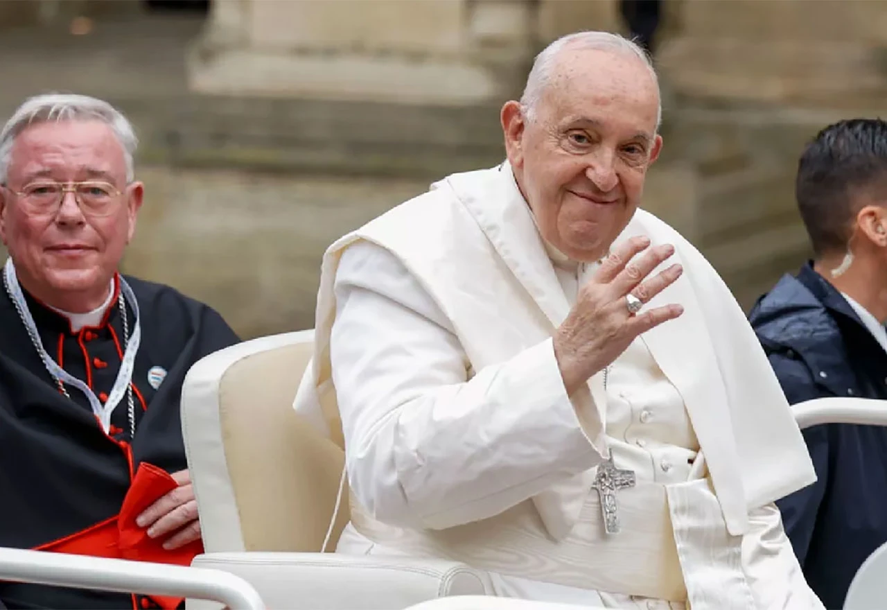 Papa Franjo otvorio 'sveta vrata' u jednom od najvećih zatvora u Italiji