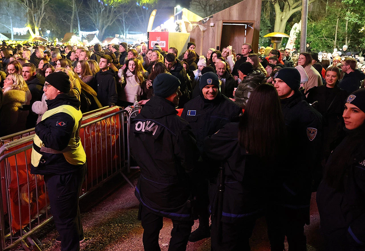 Vatrogasci, hitna pomoć i policija - Kako je protekla noć u Mostaru