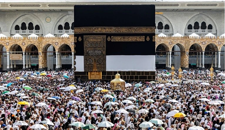 VIDEO| Mekka pod vodom: Nevjerojatne snimke bujica šokirale svijet