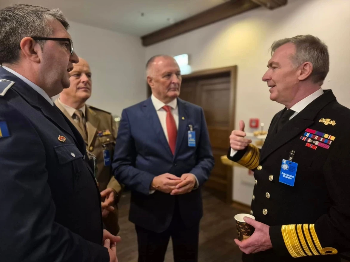 Helez iz NATO baze Ramstein poručio: "Dodiku bi pripala uloga šatorskog pjevača"