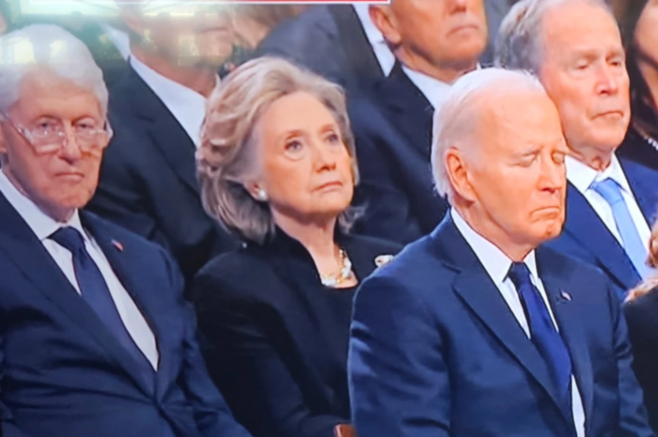 Joe Biden "odrijemao" na sprovodu Jimmyja Cartera