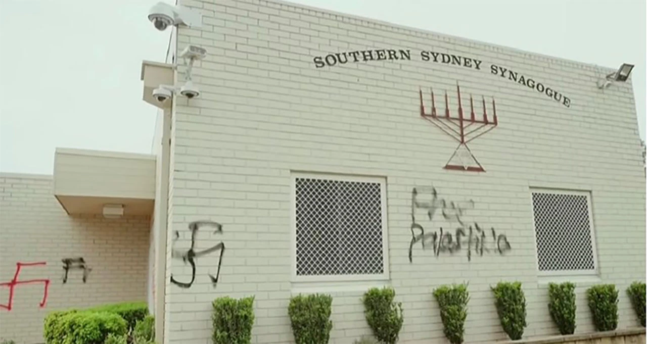 VIDEO Još jedna sinagoga išarana antisemitskim grafitima