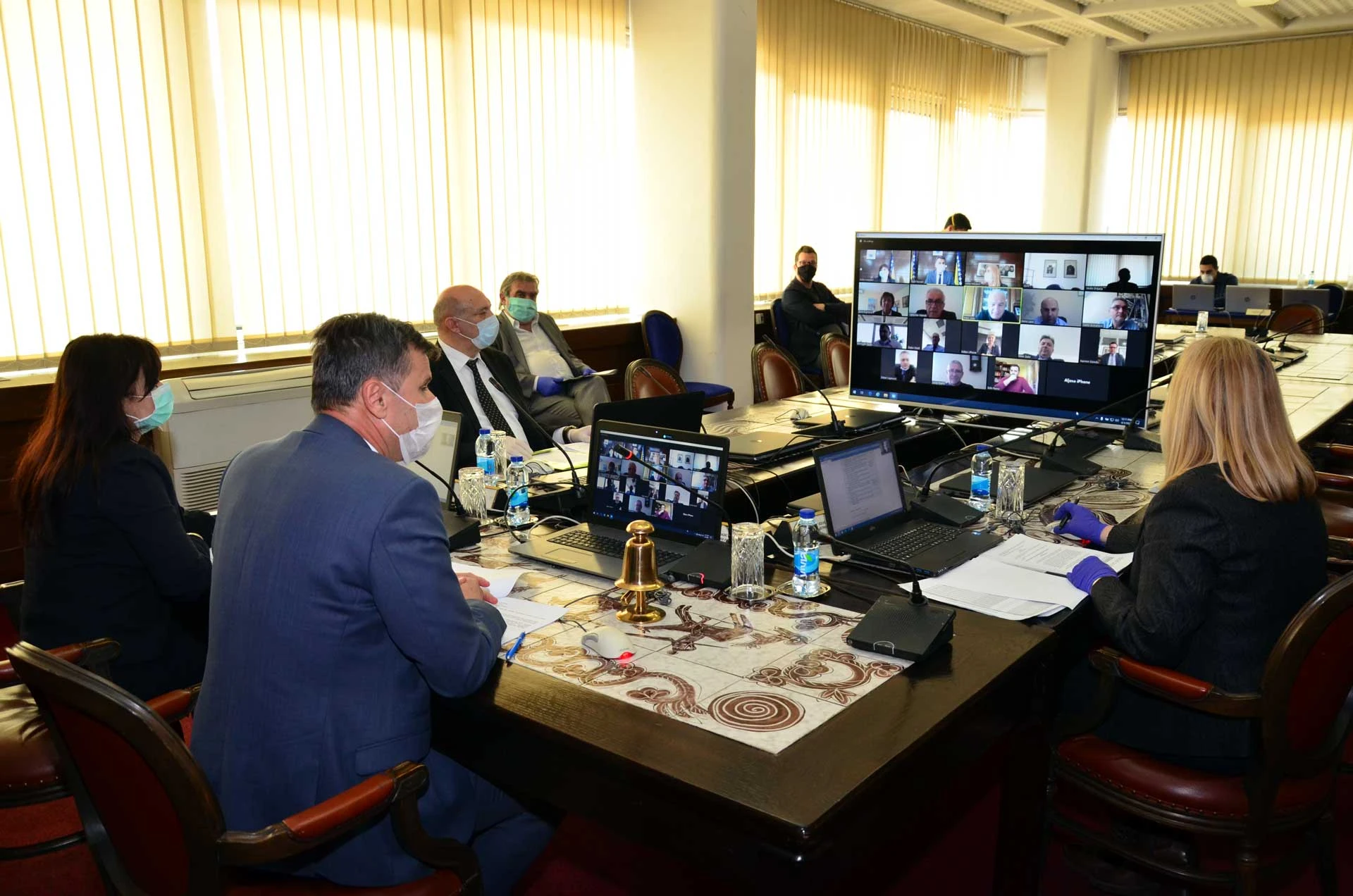 Zadužuju nas ''kao ludi'': Federacija tone u dužničko ropstvo