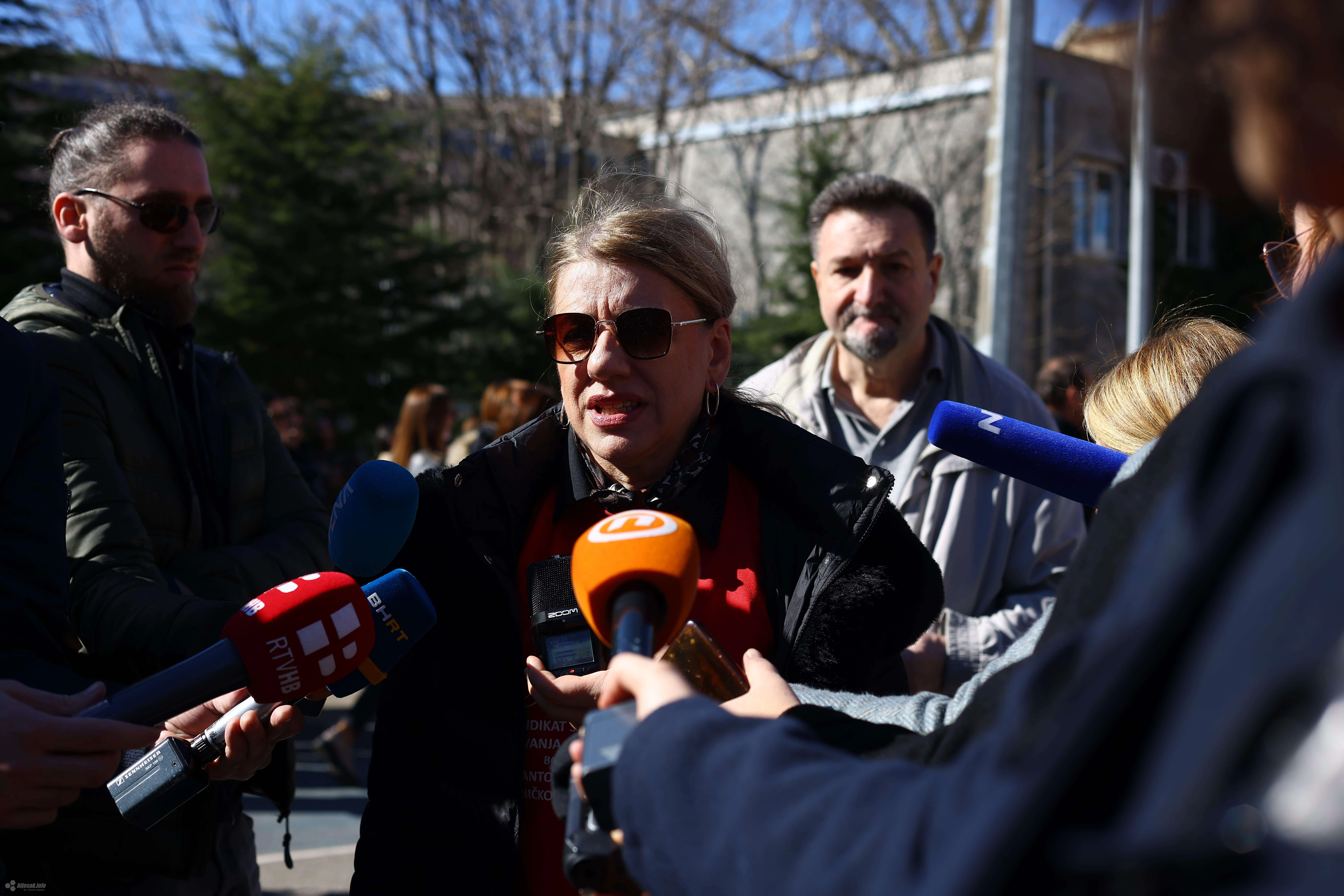 Edina Čomić: "Naše nadležne ne dotiče ni 4.000 protestanata na ulicama"