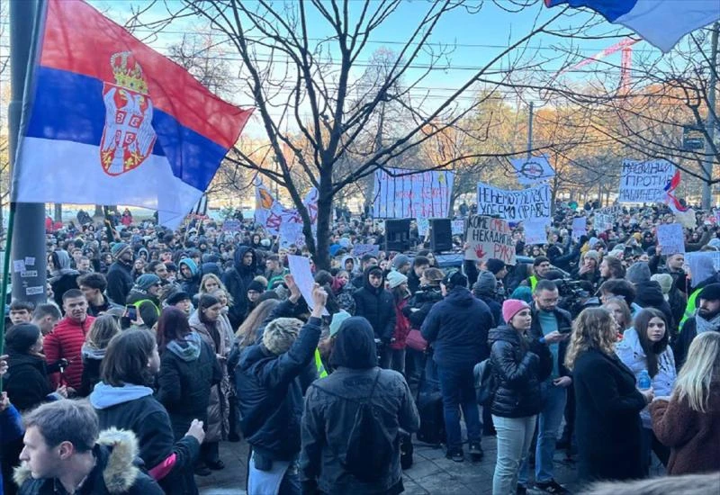 Srbija: Četvoro privedenih zbog napada na studente Pravnog fakulteta