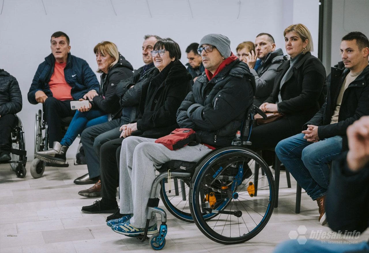 FOTO | "Mi nismo bitni": Bez osobnih asistenata inkluzija u Mostaru ostaje samo iluzija