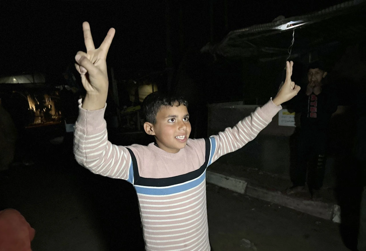 FOTO/VIDEO| Gaza slavi: Prekid vatre nakon 465 dana sukoba!