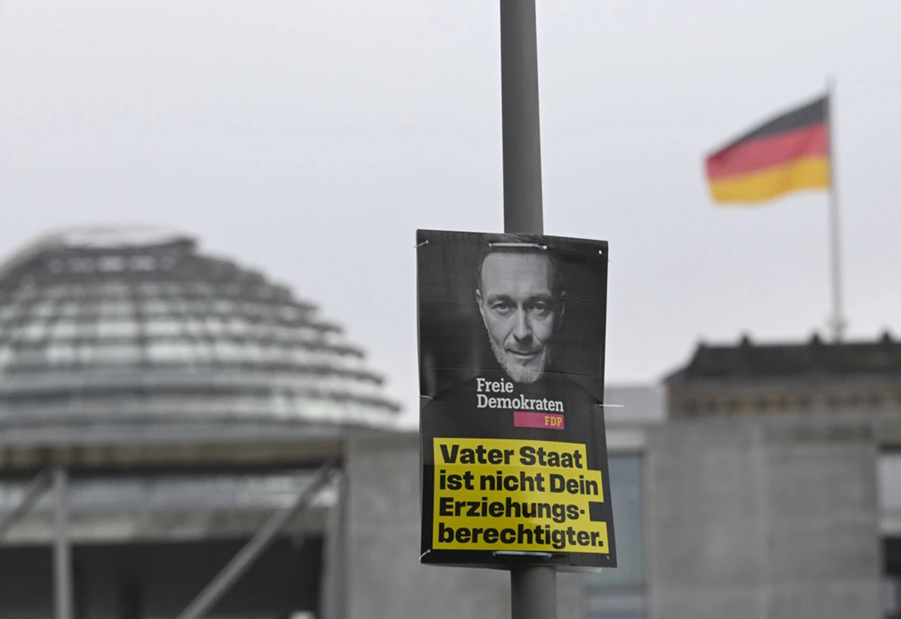 FOTO| Berlin prekriven izbornim plakatima: Politička kriza u Njemačkoj