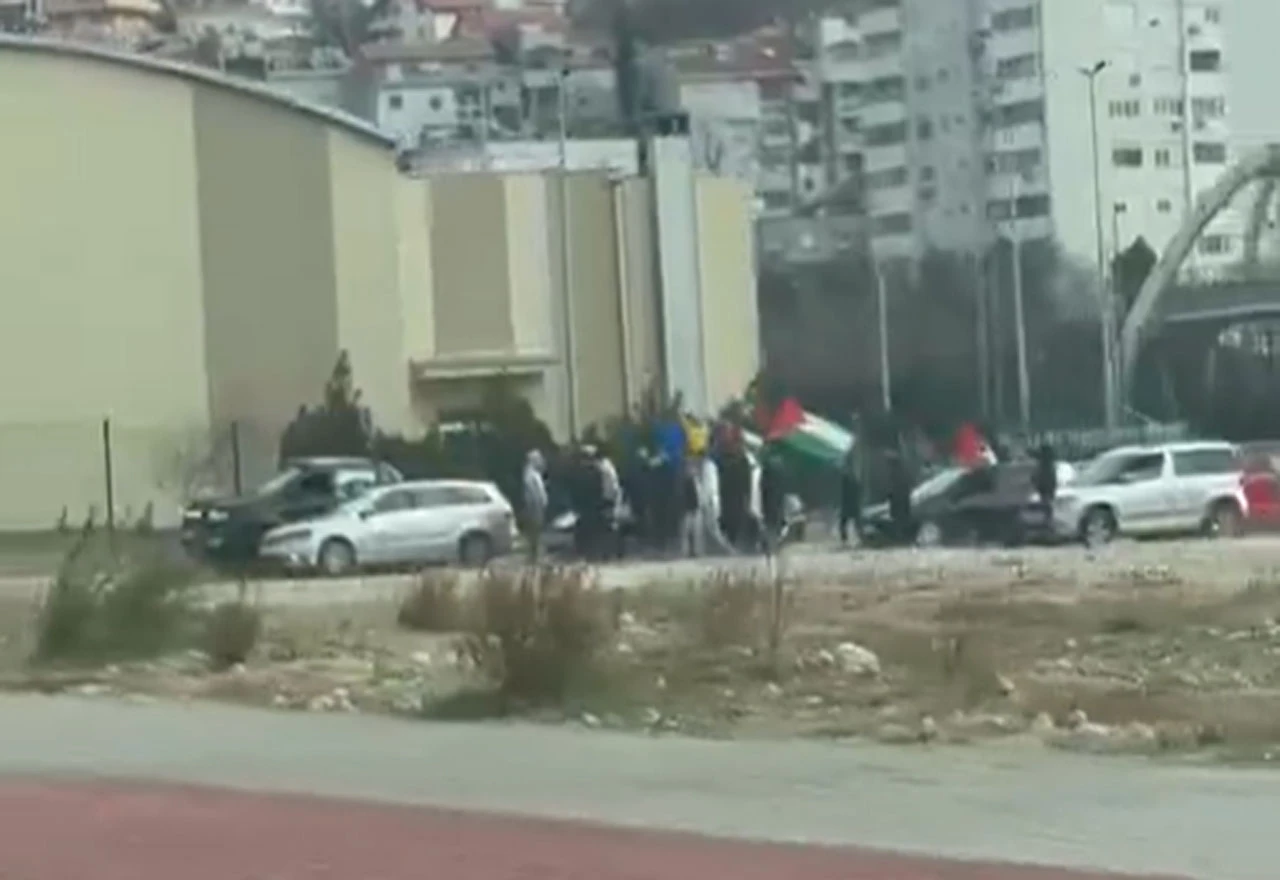 U Sjevernom logoru grupa ljudi iskazala podršku prekidu vatre u Gazi