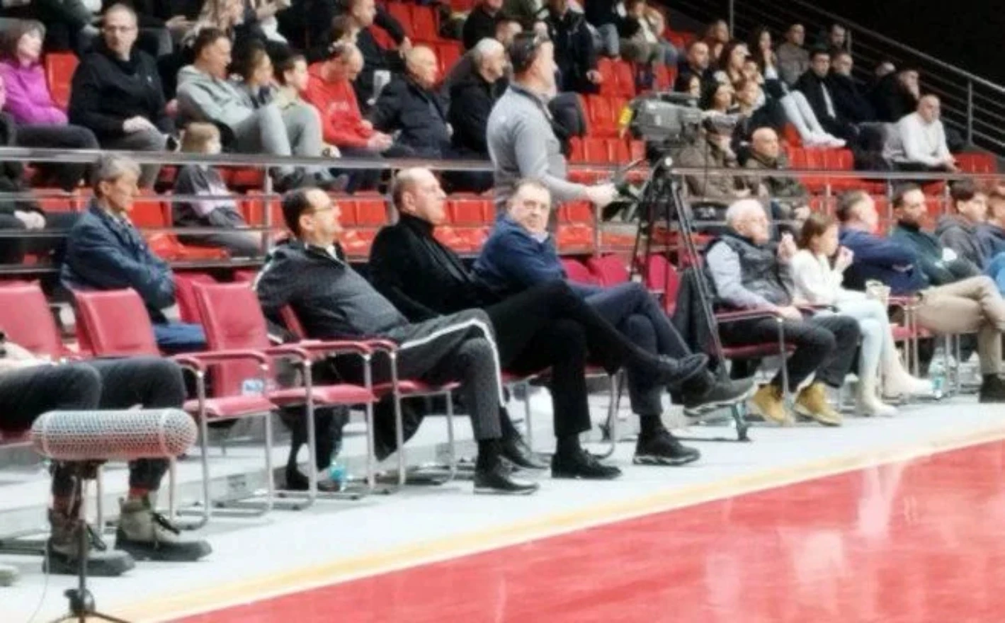 Dodik se pojavio u javnosti prvi put nakon operacije
