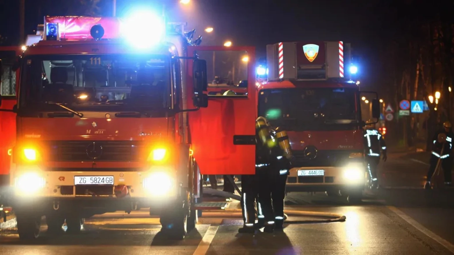Vatrogasci intervenirali zbog prometne, pa automobil naletio na njihovo vozilo
