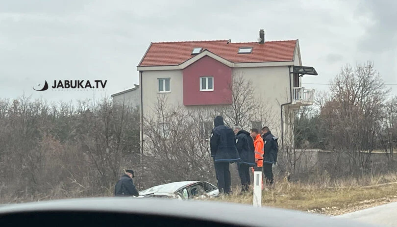 Automobil sletio s ceste na dionici Čitluk – Mostar