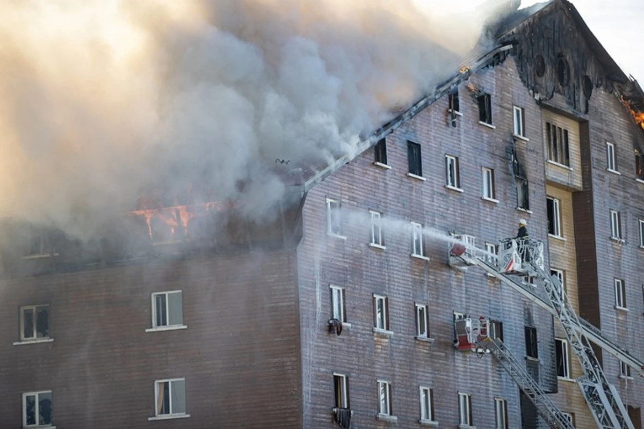 Požar u turskom hotelu odnio 66 života: Gosti skijališta skakali kroz prozore