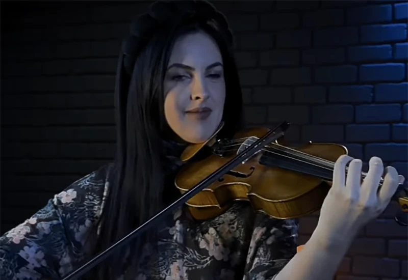 VIDEO: Nikolina Violina donosi emotivni cover "Diva Grabovčeva"