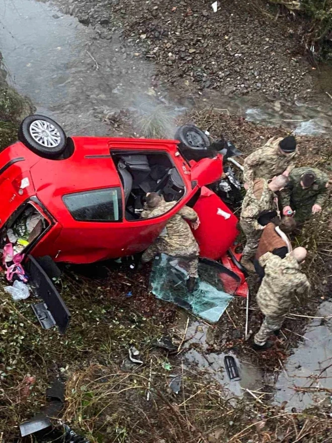 VIDEO: Automobil sletio s mosta, vozačicu spašavali pripadnici OS BiH