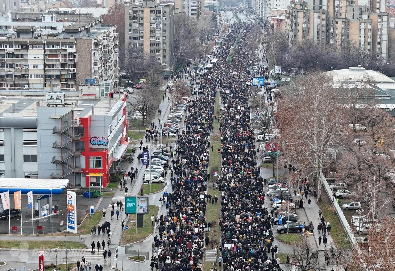 FOTO | Desetine tisuća ljudi na ulicama Novog Sada 