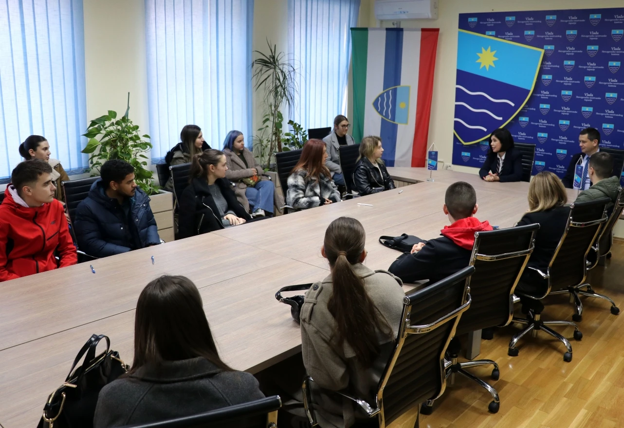 Buhač i Šuta ugostili studente: Potpisali ugovore za stipendije